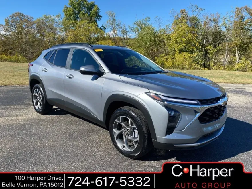2025 Chevrolet Trax LT photo 1