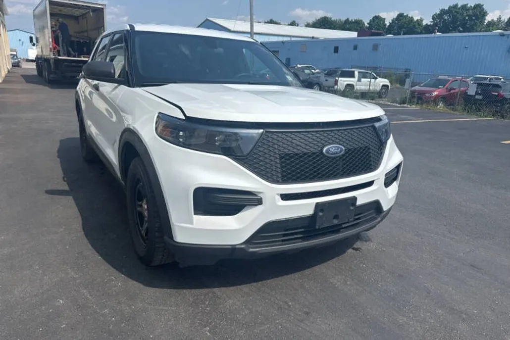 2022 Ford Explorer photo 1