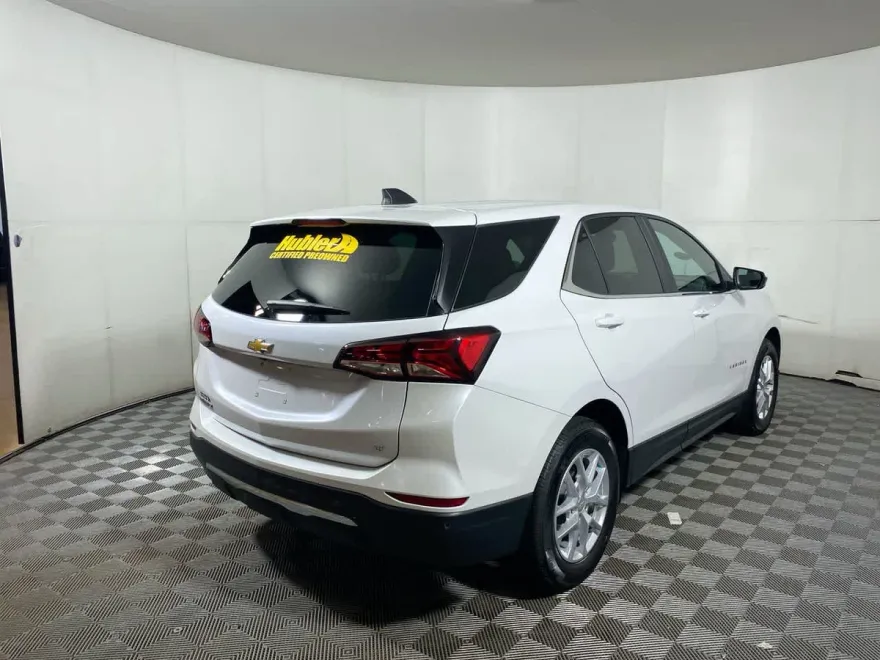 2022 Chevrolet Equinox LT photo 1