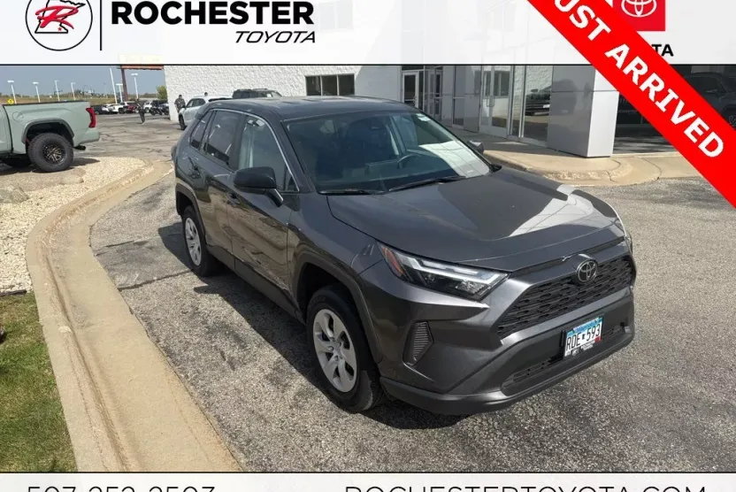 2024 Toyota RAV4 LE photo 1