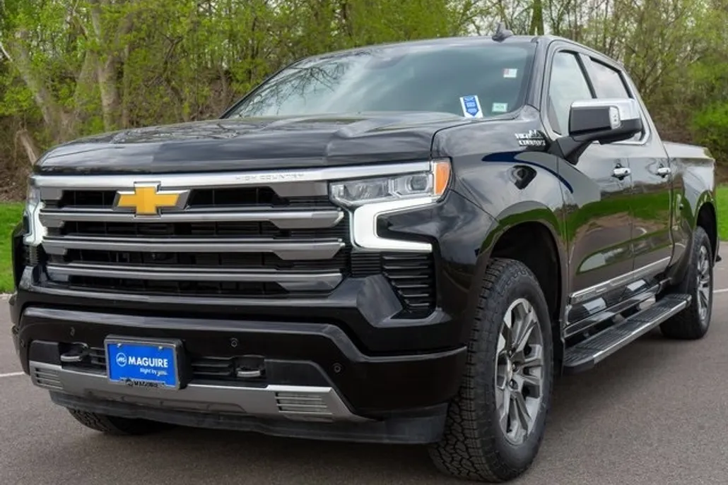 2024 Chevrolet Silverado 1500 High Country photo 1