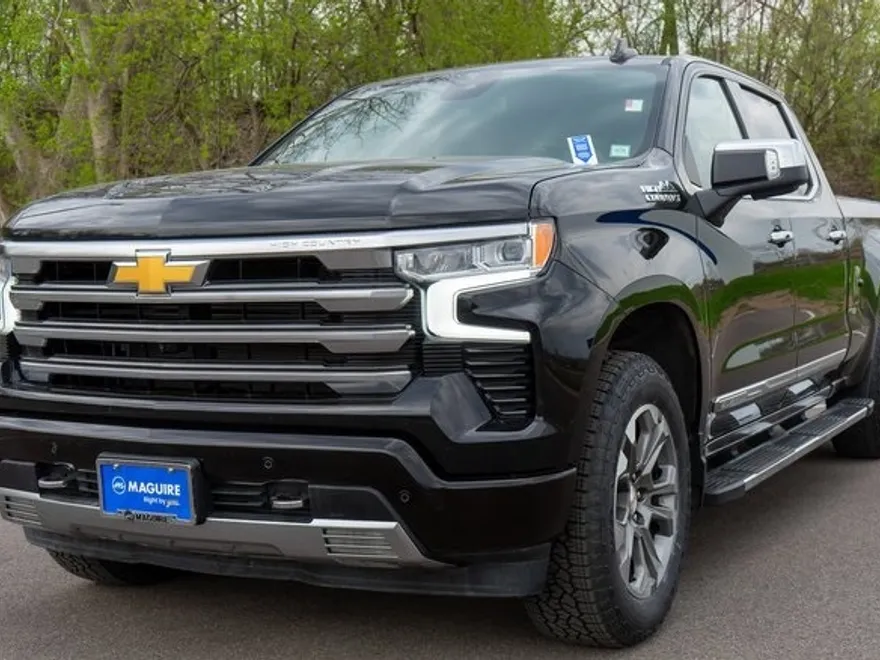 2024 Chevrolet Silverado 1500 High Country photo 1