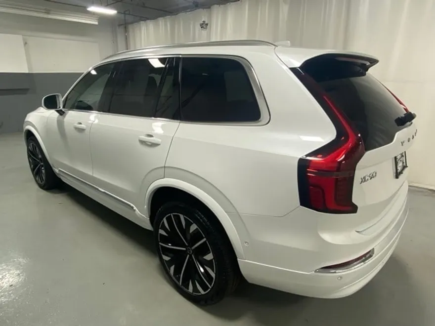 2025 Volvo XC90 Plus photo 1