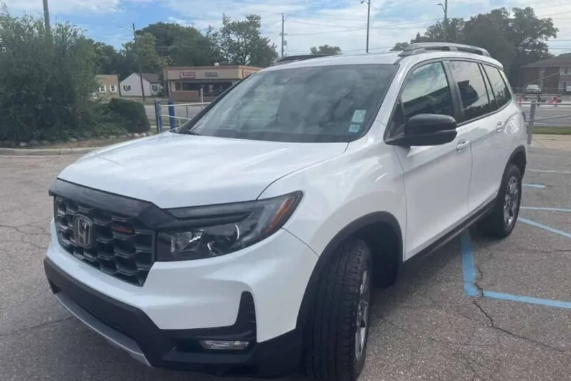 2023 Honda Passport TrailSport photo 1