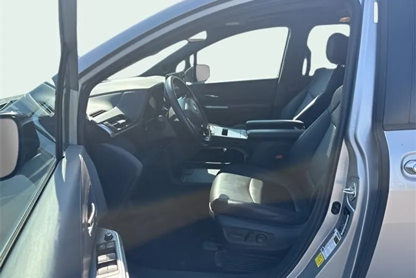2022 Toyota Sienna XSE photo 1