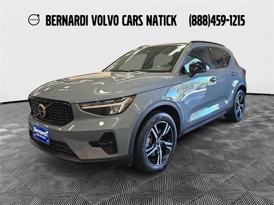 2023 Volvo XC40 Plus photo 1