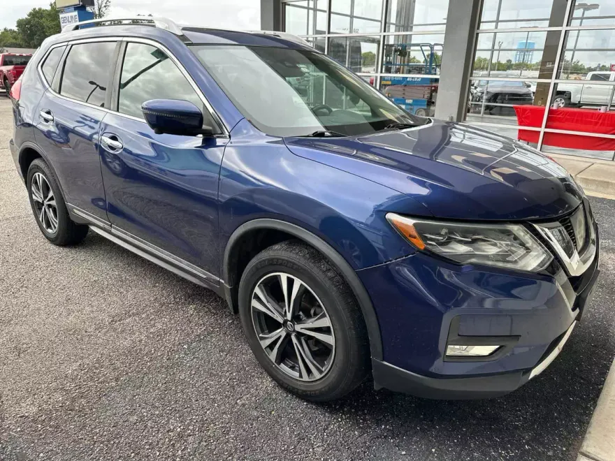 2017 Nissan Rogue SL photo 1
