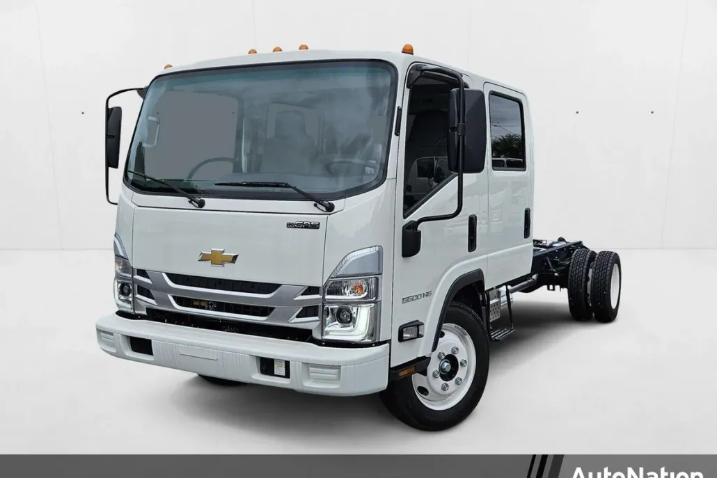 2025 Chevrolet Silverado photo 1