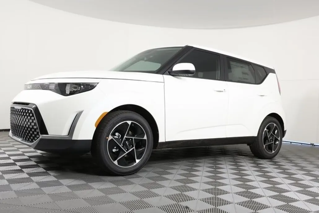 2025 Kia Soul EX photo 1
