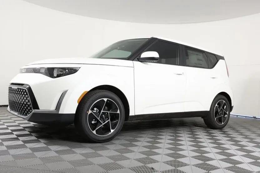 2025 Kia Soul EX photo 1