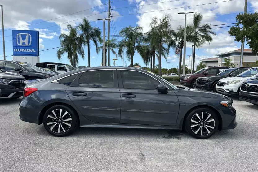 2022 Honda Civic EX photo 1