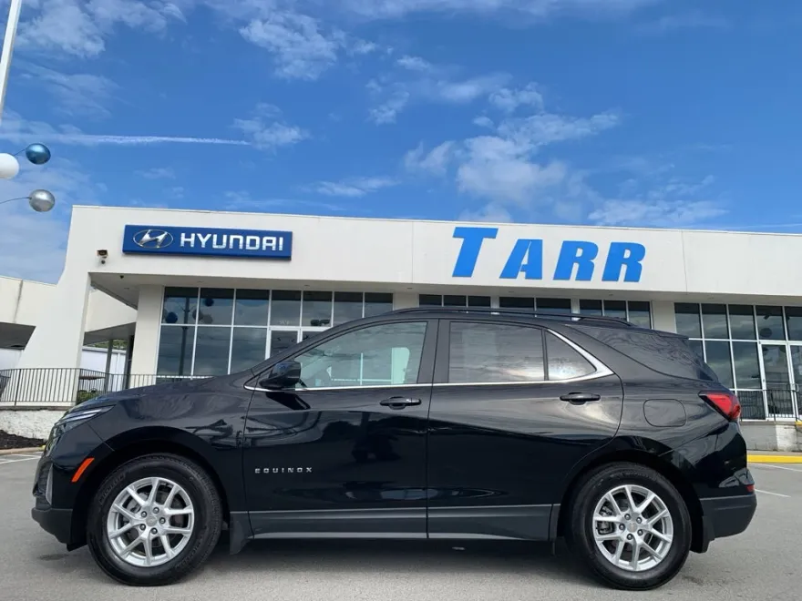 2022 Chevrolet Equinox LT photo 1