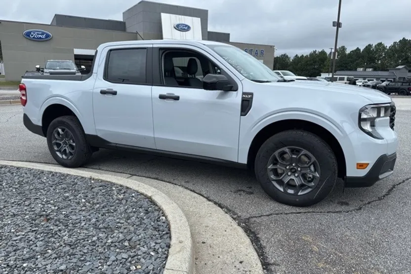 2025 Ford Maverick XLT photo 1