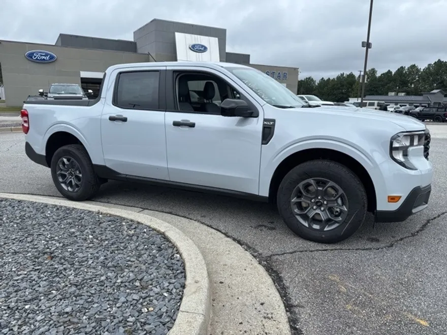 2025 Ford Maverick XLT photo 1