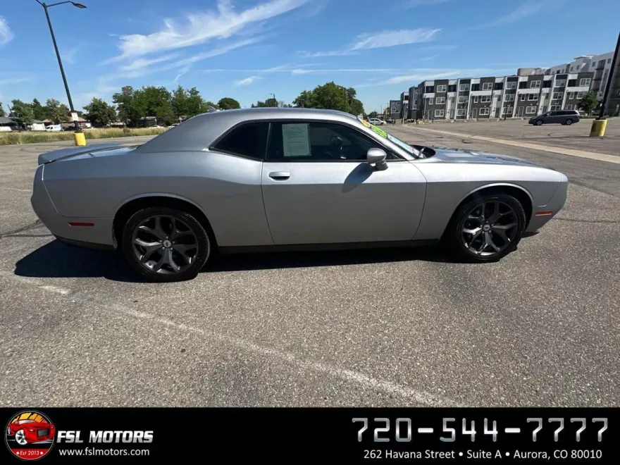 2018 Dodge Challenger SXT photo 1