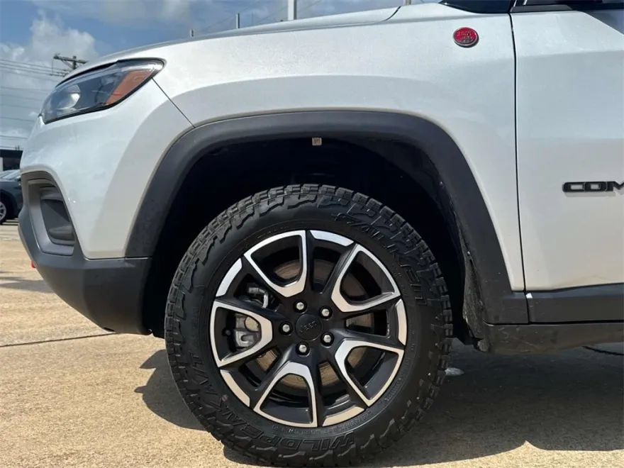 2024 Jeep Compass Trailhawk photo 1