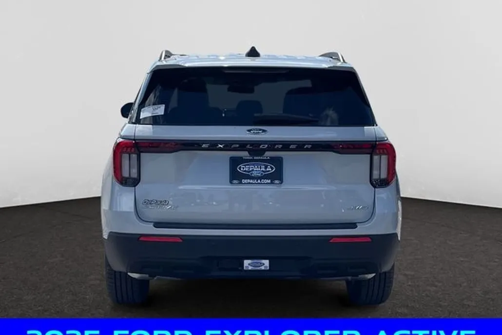 2025 Ford Explorer photo 1