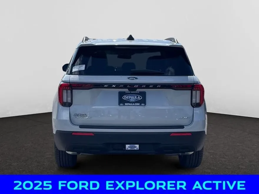 2025 Ford Explorer photo 1