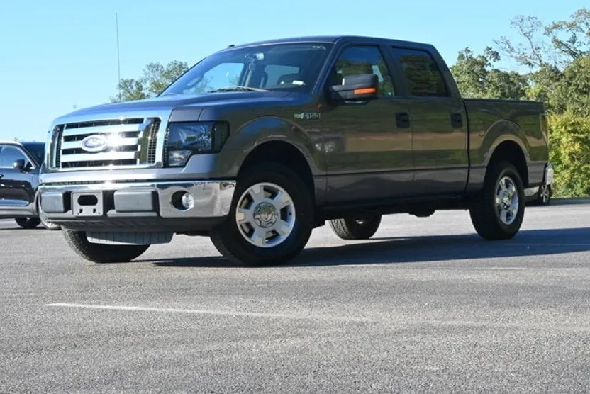2010 Ford F-150 XLT photo 1