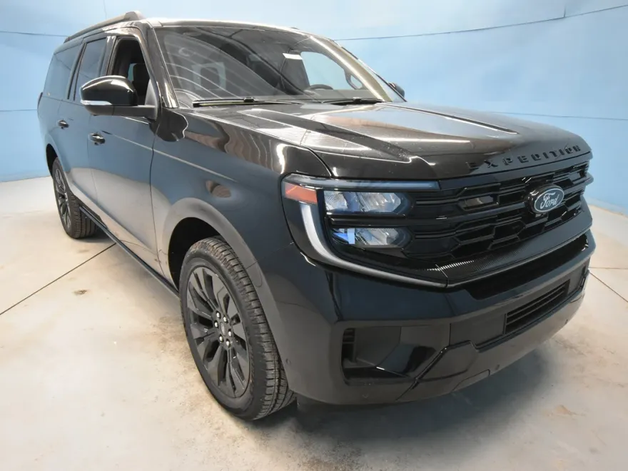2025 Ford Expedition MAX Platinum photo 1