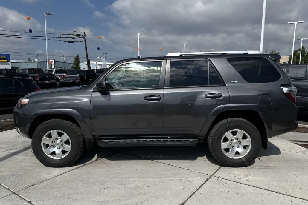 2018 Toyota 4Runner SR5 photo 1