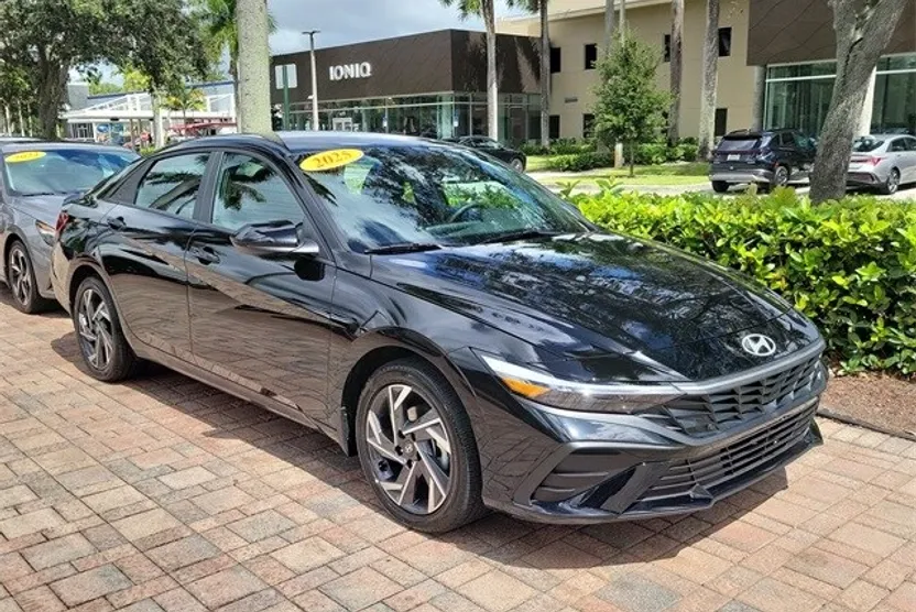 2025 Hyundai Elantra Hybrid SEL Sport photo 1