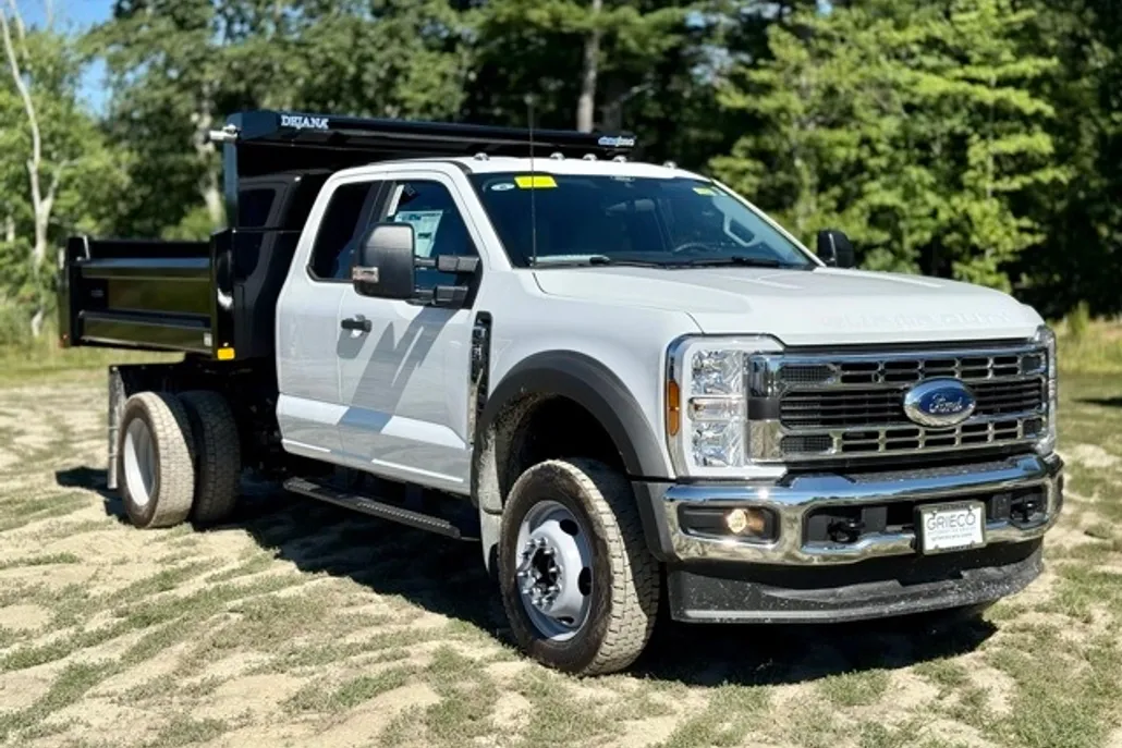 2025 Ford F-550 XL photo 1