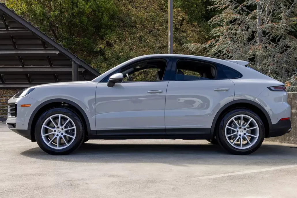 2025 Porsche Cayenne Coupe photo 1