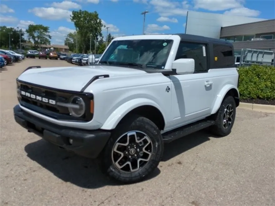 2023 Ford Bronco Outer Banks photo 1