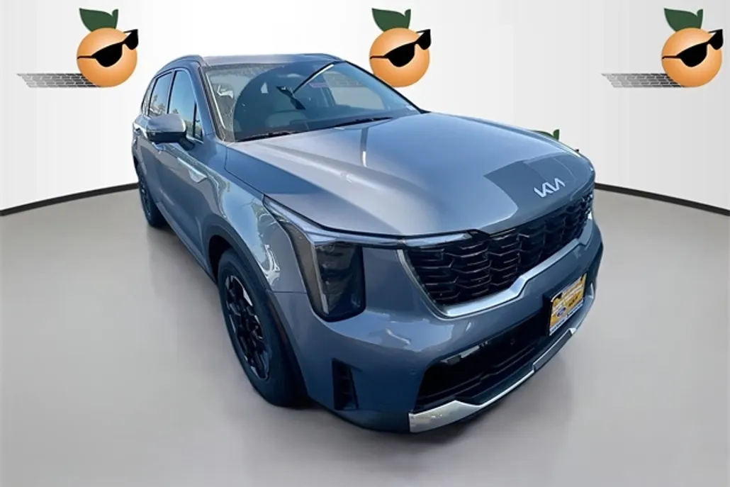 2025 Kia Sorento S photo 1