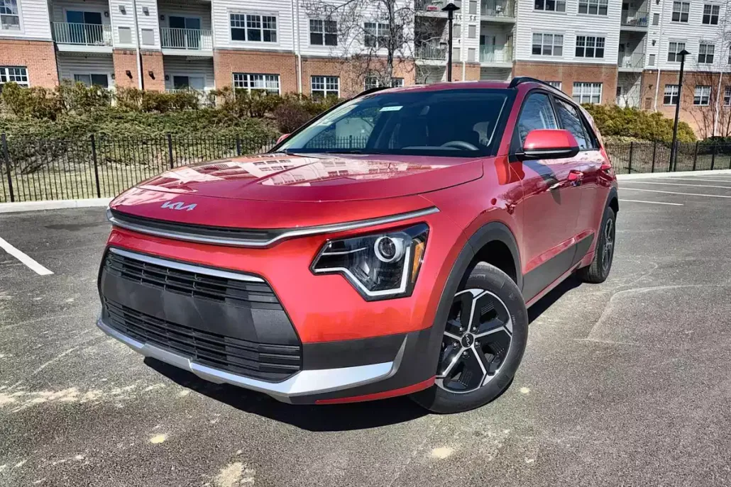 2025 Kia Niro LX photo 1