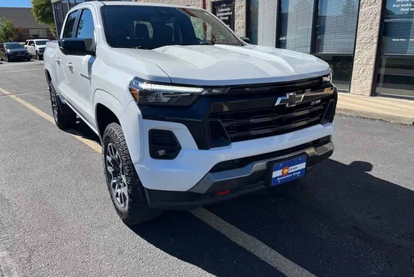 2023 Chevrolet Colorado Z71 photo 1