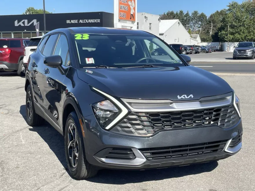 2023 Kia Sportage LX photo 1