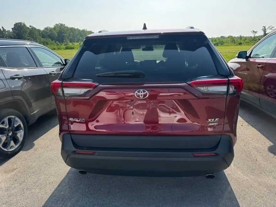 2021 Toyota RAV4 XLE photo 10