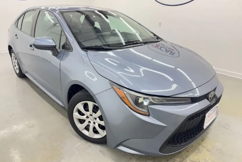 2022 Toyota Corolla LE photo 1