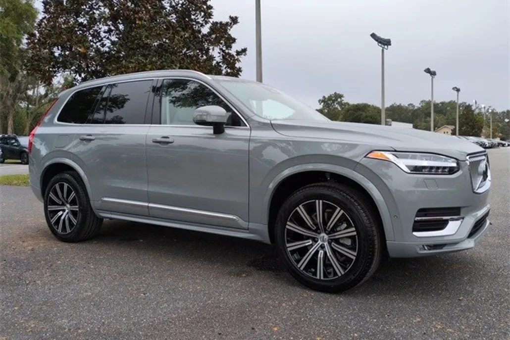 2025 Volvo XC90 Plus photo 1