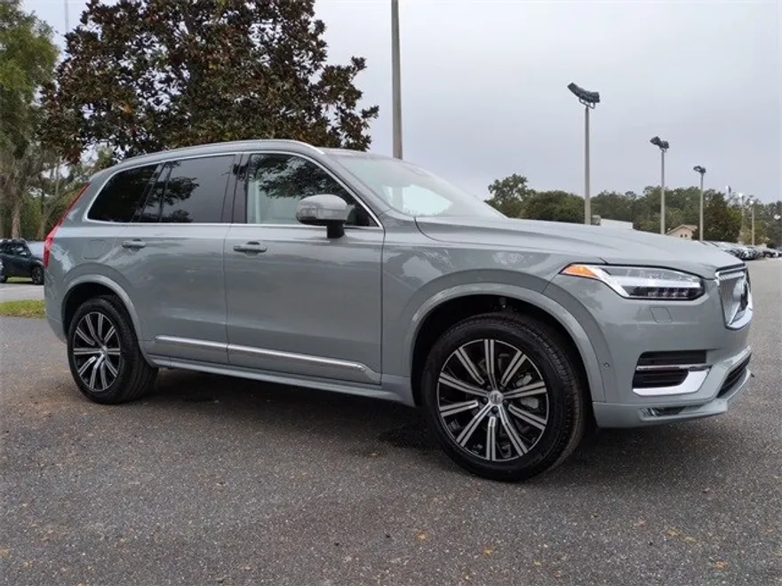 2025 Volvo XC90 Plus photo 1