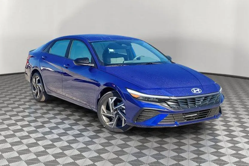 2025 Hyundai Elantra SEL Sport photo 1