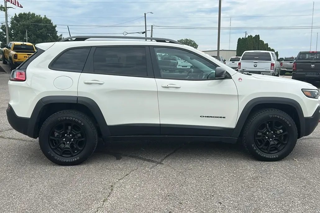 2019 Jeep Cherokee Trailhawk photo 1