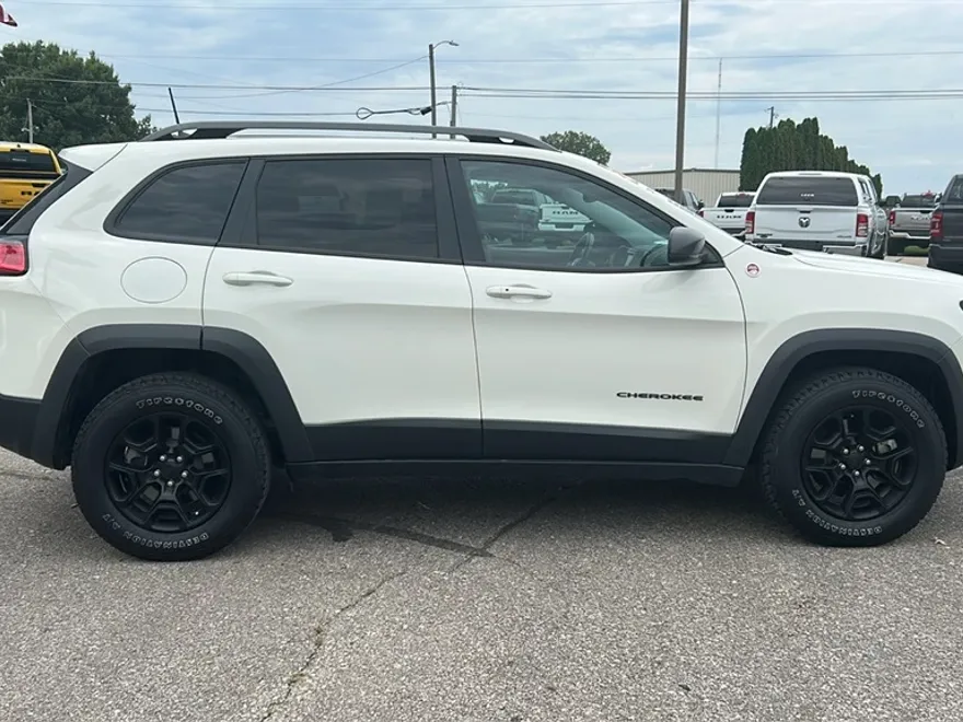 2019 Jeep Cherokee Trailhawk photo 1
