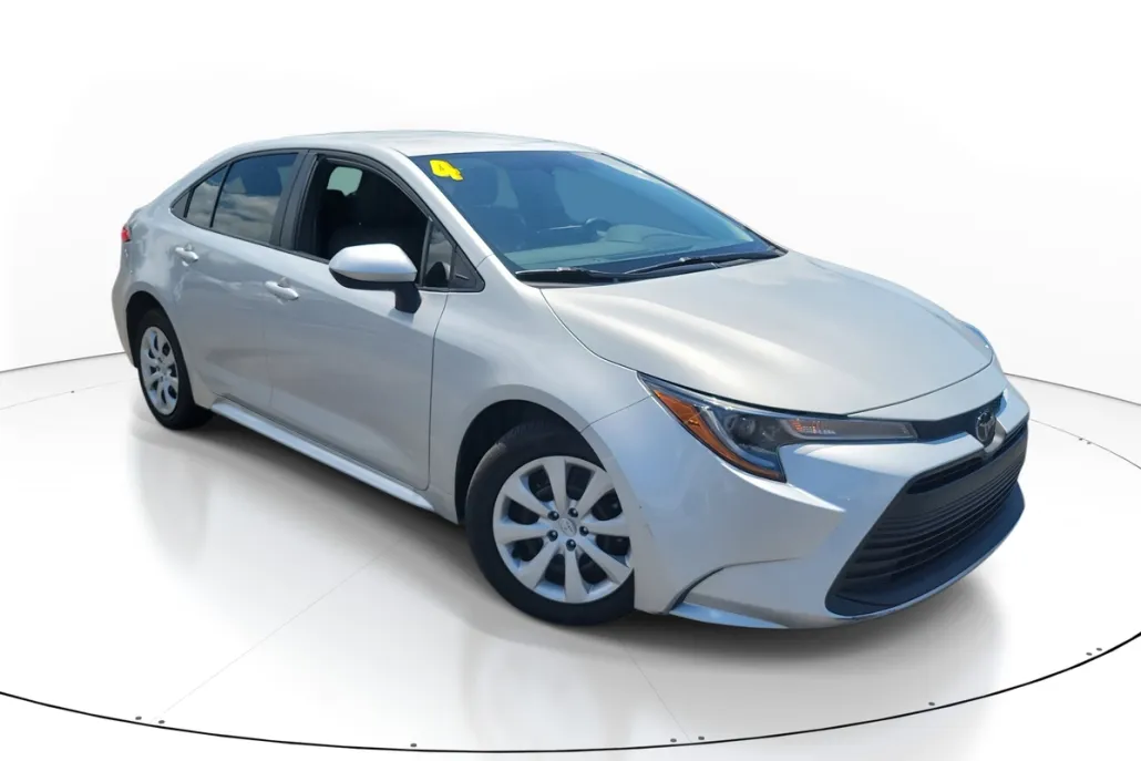 2024 Toyota Corolla LE photo 1
