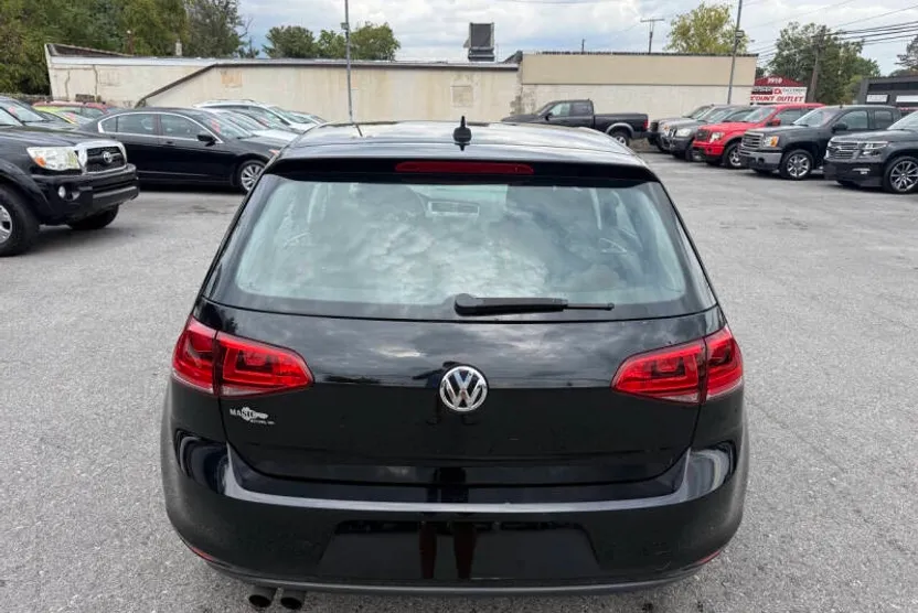 2016 Volkswagen Golf TSI S photo 1