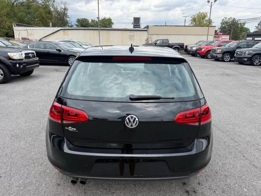 2016 Volkswagen Golf TSI S photo 1