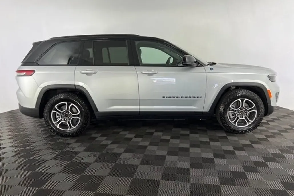 2023 Jeep Grand Cherokee Trailhawk 4xe photo 1