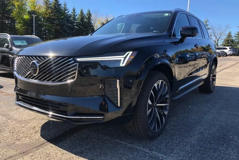 2026 Volvo XC90 AWD Plus photo 1