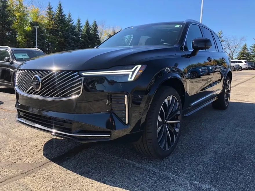2026 Volvo XC90 AWD Plus photo 1