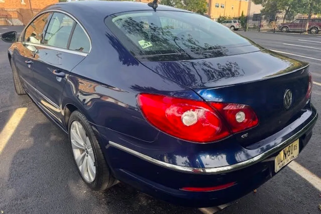 2010 Volkswagen CC Sport photo 1