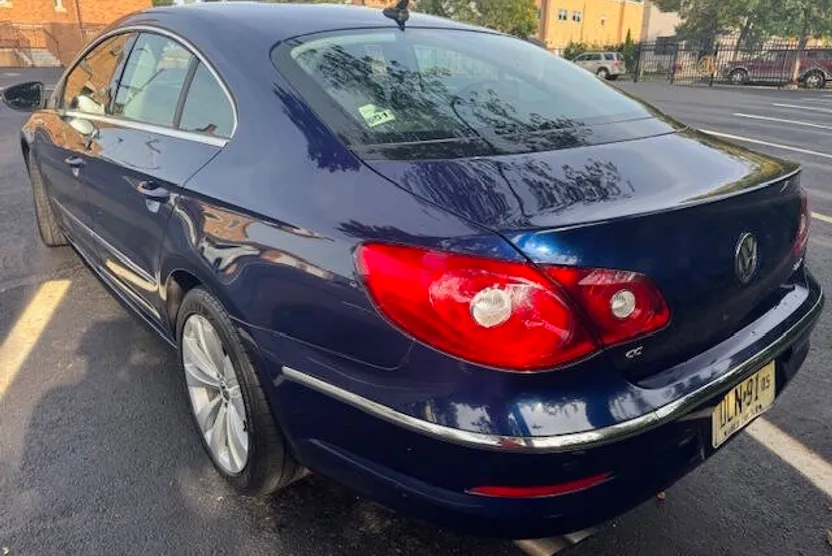 2010 Volkswagen CC Sport photo 1