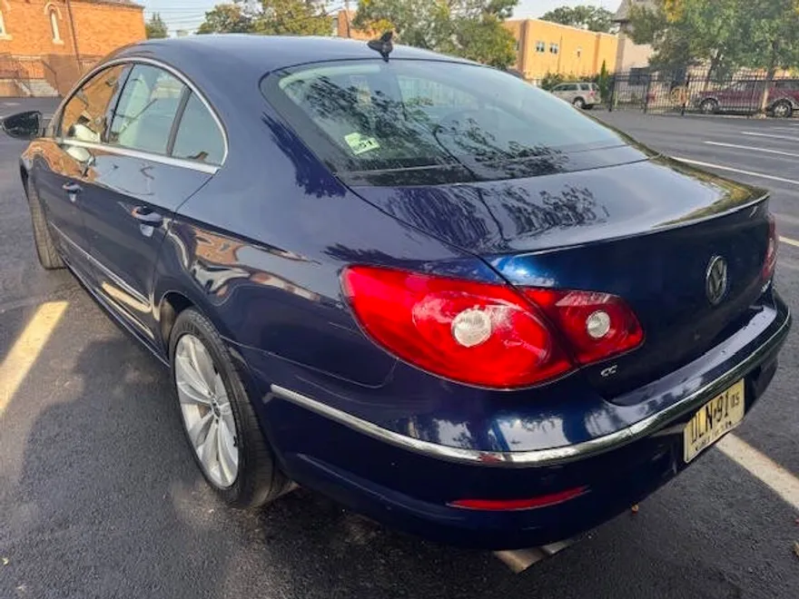 2010 Volkswagen CC Sport photo 1