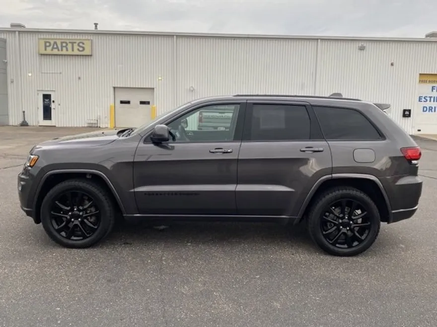 2021 Jeep Grand Cherokee Laredo photo 1